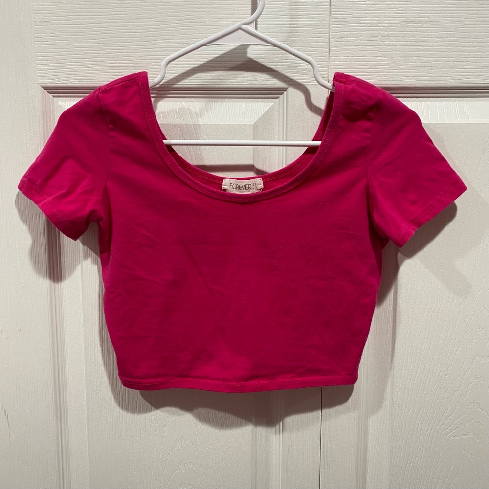FOREVER 21 Women’s Short-Sleeve Scoop Neck Cropped Shirt Top - hot pink, size M